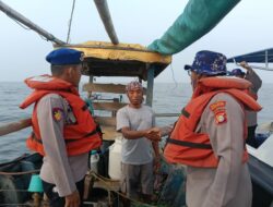 Satpolairud Polres Kepulauan Seribu Gencarkan Patroli Dialogis Laut, Himbau Nelayan dan Wisatawan Jaga Keselamatan