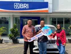 BRI Kanca Pondok Gede Serahkan Hadiah Grandprize Panen Hadiah Simpedes kepada Pemenang Undian PHS Periode 2 Tahun 2024