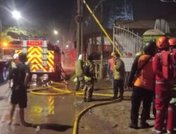 Kebakaran  Landa Tumpukan Rongsokan di Marunda, Cilincing