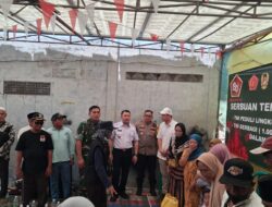 TNI dan Polri Berbagi 150 Paket Sembako untuk Korban Kebakaran di Semper Timur