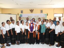 Kunjungi Posyandu di Ngada NTT, Yane Bima Arya Gaungkan Semangat Indonesia Emas 2045