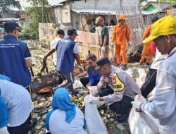 Bhabinkamtibmas Pulau Lancang Bersama Warga Gelar Kerja Bakti dan PSN Serentak di Pulau Pari