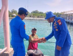 Satpolairud Polres Kepulauan Seribu Patroli Dialogis Laut, Antisipasi Kejahatan dan Sosialisasikan Layanan 110 demi Wisata Aman