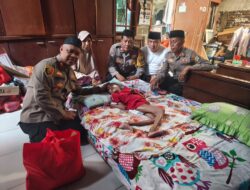 Kapolsek Bekasi Barat Kunjungi Jihan, Anak Disabilitas di Jakasampurna