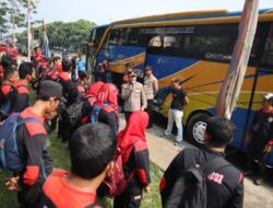 Kapolres Metro Bekasi Dampingi Keberangkatan Massa FSPMI Menuju JICC Senayan, Pastikan Situasi Aman dan Tertib