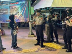 Sapa Warga di Bundaran HI, Polisi Patroli Malam Ciptakan Rasa Aman