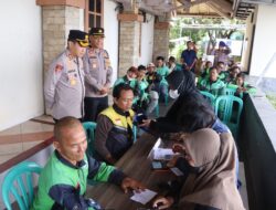 Polres Kepulauan Seribu Gelar Jum’at Peduli: Pemeriksaan Kesehatan Gratis dan Sembako untuk Ojol dan Warga