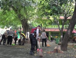 Pasca Olah TKP, Polres Metro Jakarta Utara Bersihkan Masjid SMAN 72 Kelapa Gading untuk Pulihkan Kondisi dan Hilangkan Traumatis Warga Sekolah