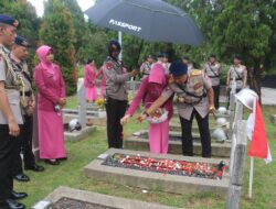 Brimob Metro Jaya Mengikuti Rangkaian Ziarah dan Tabur Bunga di TMP Kalibata