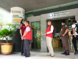 Penyerahan Tersangka dan Barang Bukti (Tahap II) Perkara dugaan tindak pidana Korupsi oleh oknum PNS (Jaksa Gadungan) 