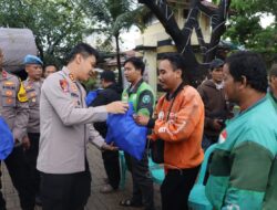 Jumat Peduli di Marina Ancol: Polres Kepulauan Seribu Ulurkan Kepedulian untuk Driver Ojol dan Warga