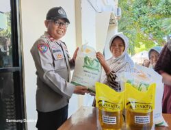 Pembagian Pangan Murah di Pulau Untung Jawa Berjalan Lancar, Bhabinkamtibmas Kawal Distribusi untuk 153 Warga