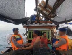 Patroli Dialogis Satpolairud di Laut Kepulauan Seribu, Polisi Ingatkan Nelayan Soal Keselamatan dan Cuaca Buruk