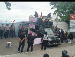 Sekelompok Forum Masyarakat Wilayah Adakan Aksi Demo di PT Daihatsu Astra Motor 