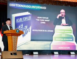 Mendagri Tito Terima Penghargaan Adibhakti Sanapati