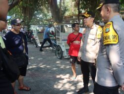 Kapolres Kepulauan Seribu Sambangi Wisatawan di Pulau Pari, Ingatkan Keselamatan dan Ajak “Jaga Jakarta”