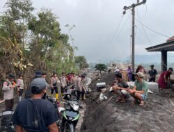 Satbrimob Polda Jawa Timur Perkuat Operasi Kemanusiaan Pasca Erupsi Semeru