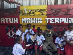 Dekatkan Diri dengan Masyarakat, Satgas Ops Damai Cartenz Adakan Edukasi dan Hiburan untuk Anak-Anak di Puncak Jaya