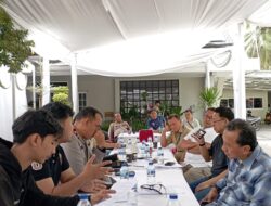 Aksi Demonstrasi Soroti Dugaan Pengurangan Pajak PT. Djarum dan Polemik Tidak Dicekalnya Dirut PT. Djarum Victor Rachmat Hartono.