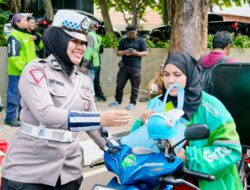 Sinergi Humanis Polda Metro Jaya Ajak Ojol dan PHL Jaga Jakarta Lewat Jumat Peduli