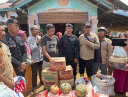 Brimob Polda Sumut Bersama Relawan Mapel Indonesia Salurkan Bantuan Sembako untuk Warga Terdampak Bencana di Sibolga–Tapteng