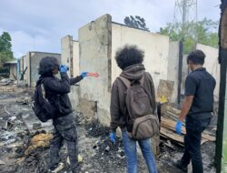 Polres Sarmi Selidiki Penyebab Kebakaran Lima Bangunan di Kampung Sarmo