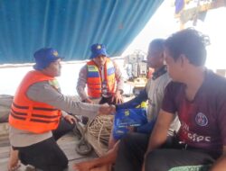 Patroli Satpolairud Polres Kepulauan Seribu Sosialisasikan Keamanan Laut dan Layanan Darurat 110