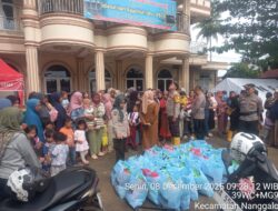 Polda Sumbar Salurkan Bantuan untuk Ibu dan Balita Terdampak Banjir Bandang di Nanggalo