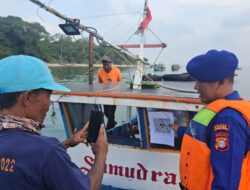 Satpolairud Polres Kepulauan Seribu Kenalkan Layanan Laporan Kejadian Berbasis Barcode untuk Nelayan