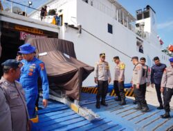 Kapal MV Egon Tiba di Pelabuhan Krueng Geukueh, Kapolres Lhokseumawe Terima Bantuan Polri