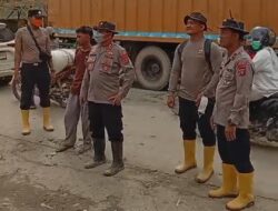 Polres Aceh Tamiang Evakuasi Truck Tangki Pasca Bencana Banjir Bandang
