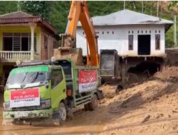 Tiga Alat Berat Dikerahkan Tangani Longsor di Padang Pariaman*