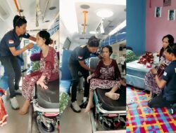 Personel Sie Dokkes Polres Belitung Sigap Bantu Jemput dan Antar Pasien Rawat Jalan Pulang ke Rumah