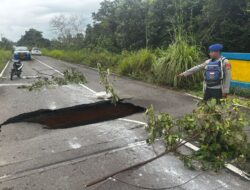 Sat Polairud Polres Belitung Lakukan Patroli dan Pengecekan Dampak Banjir di Desa Cerucuk