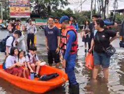 Antisipasi Banjir, Ditpolairud Polda Metro Jaya Patroli SAR di Pluit