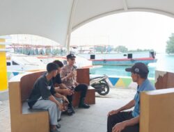 Bhabinkamtibmas Pulau Kelapa Ajak Warga Jaga Keamanan Demi Wisata Aman dan Nyaman