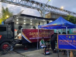 Brimob Polda Metro Jaya Gelar Dapur Lapangan untuk Warga Terdampak Banjir di Rawa Teratai, Jakarta Timur