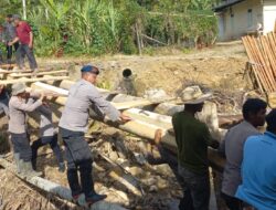 Polri Bersama Masyarakat Bangun Jembatan Darurat, Akses Tiga Kampung di Rusip Antara Kembali Terhubung