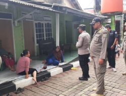 Kapolsek Kepulauan Seribu Selatan Pimpin Patroli Jalan Kaki di Pulau Tidung