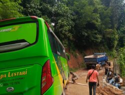 Bus Mahasiswa KKN ITERA Tergelincir di Kemiling, Warga Nilai Keselamatan Jalan Terabaikan Akibat Proyek Irigasi