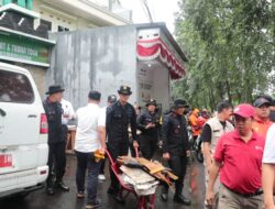 Detasemen Gegana Satbrimob PMJ Gelar “Jaga Jakarta Bersih” di Kali Grogol, Palmerah