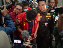 Penetapan dan Penahanan Tersangka Oknum Anggota DPRD Muara Enim Terkait Gratifikasi / Suap Kegiatan Pengembangan Jaringan Irigasi Ataran air Lumutu Dinas PUPR Kab Muara Enim 