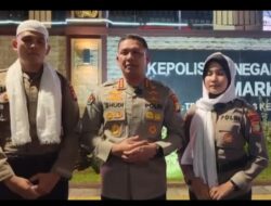 Aksi Penyampaian Pendapat di Mabes Polri; Mahasiswi Berjaket Kuning Ambil dan Coret Kain Penutup Kepala Polwan
