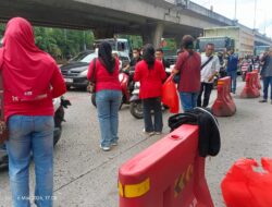 Persaudaraan Wartawan Jakarta Utara Bagikan Takjil Rutin Setiap Jumat di Samping Polres Jakut