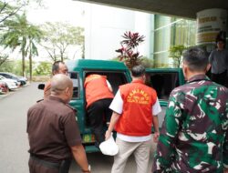 Penyerahan Tersangka dan Barang bukti (Tahap ll ) Perkara Pemberian Fasilitas Pinjaman / Kredit dari Salah satu Bank Plat Merah Kepada PT.BSS dan PT.SAL