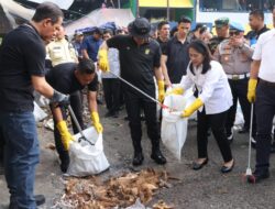 DUKUNG GERAKAN ASRI PRESIDEN PRABOWO, KAPOLDA METRO JAYA DAN PARA MENTERI TURUN GUNUNG BERSIHKAN PASAR KRAMAT JATI