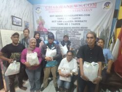 Paket Sembako Lebaran dari Nurwayah, S.Pd. Dibagikan dalam Kegiatan Jumat Berkah PWJU