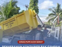 PUPR Aceh Barat Serahkan Kontainer Sampah ke DLH, Perkuat Upaya Raih Adipura
