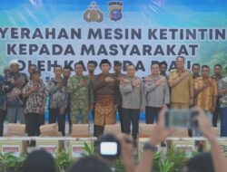 Dorong Ekonomi Pesisir, Kapolda Riau Bantu Nelayan Meranti dengan 20 Mesin Ketinting