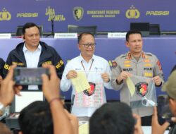 *Polda Metro Jaya Bongkar Uang Palsu di Bogor, 12.191 Lembar Disita*